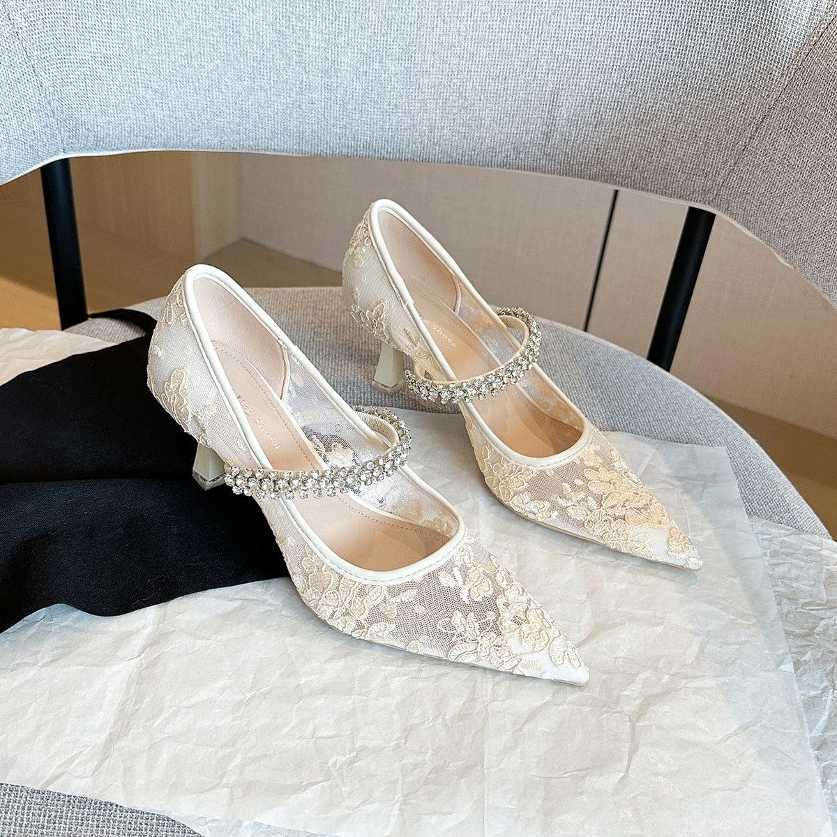 O1CN01AnCE9F1DyZuPq5k3h_!!2214001130285-0-cib rhinestone stiletto single shoes - Image 1