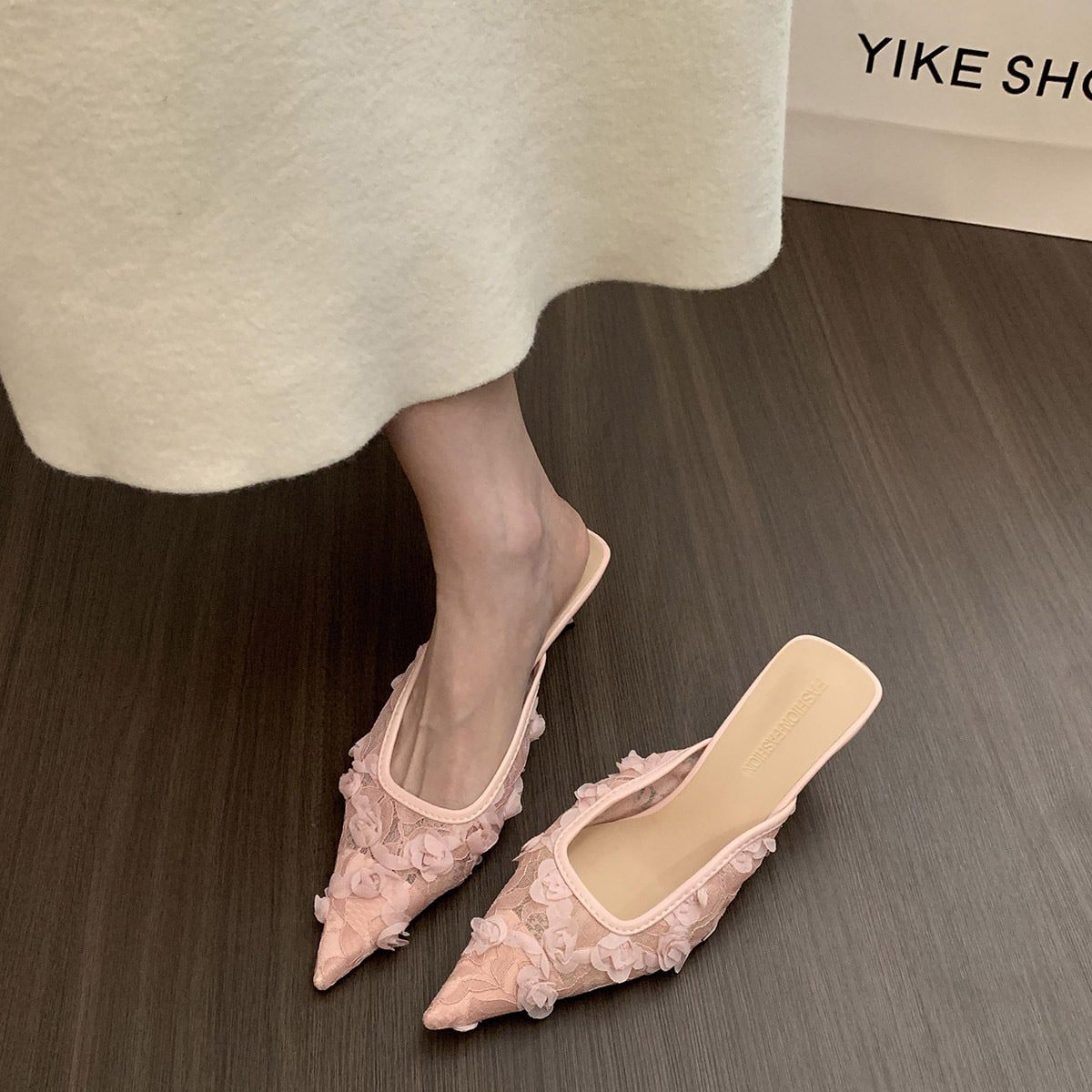 O1CN01YDZ3bt1eCwLvXG3ro_!!2215754733836-0-cib fashion pointed toe stiletto sandals wholesale - Image 1