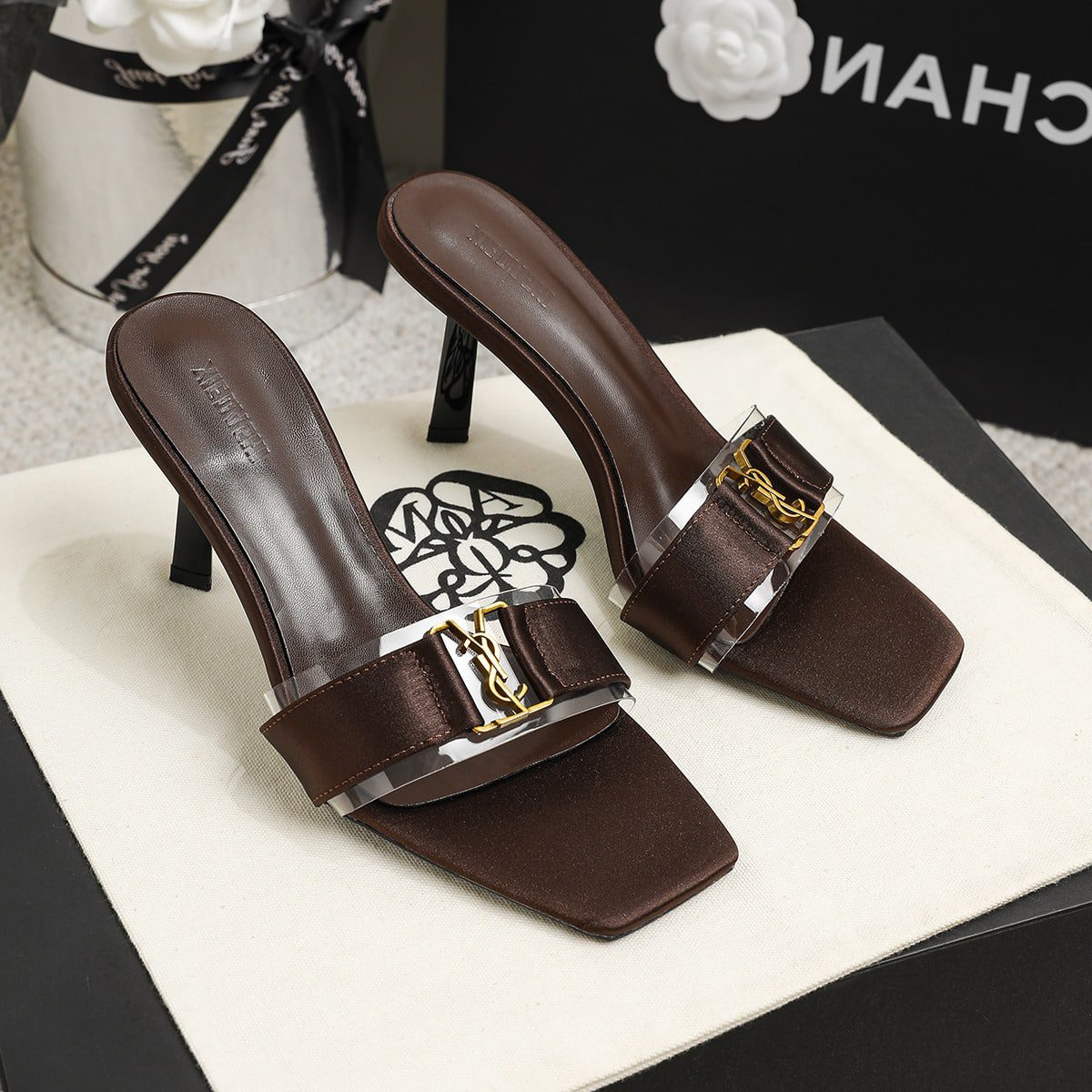 主图-2 2025 Summer New Slippers Women's Fashion Temperament European Shoe - Image 1