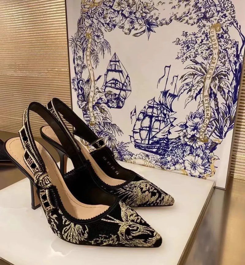 详情-11 Christian Dior Premium Retro Golden Embroidered Baotou High-heeled Shoes - Image 1