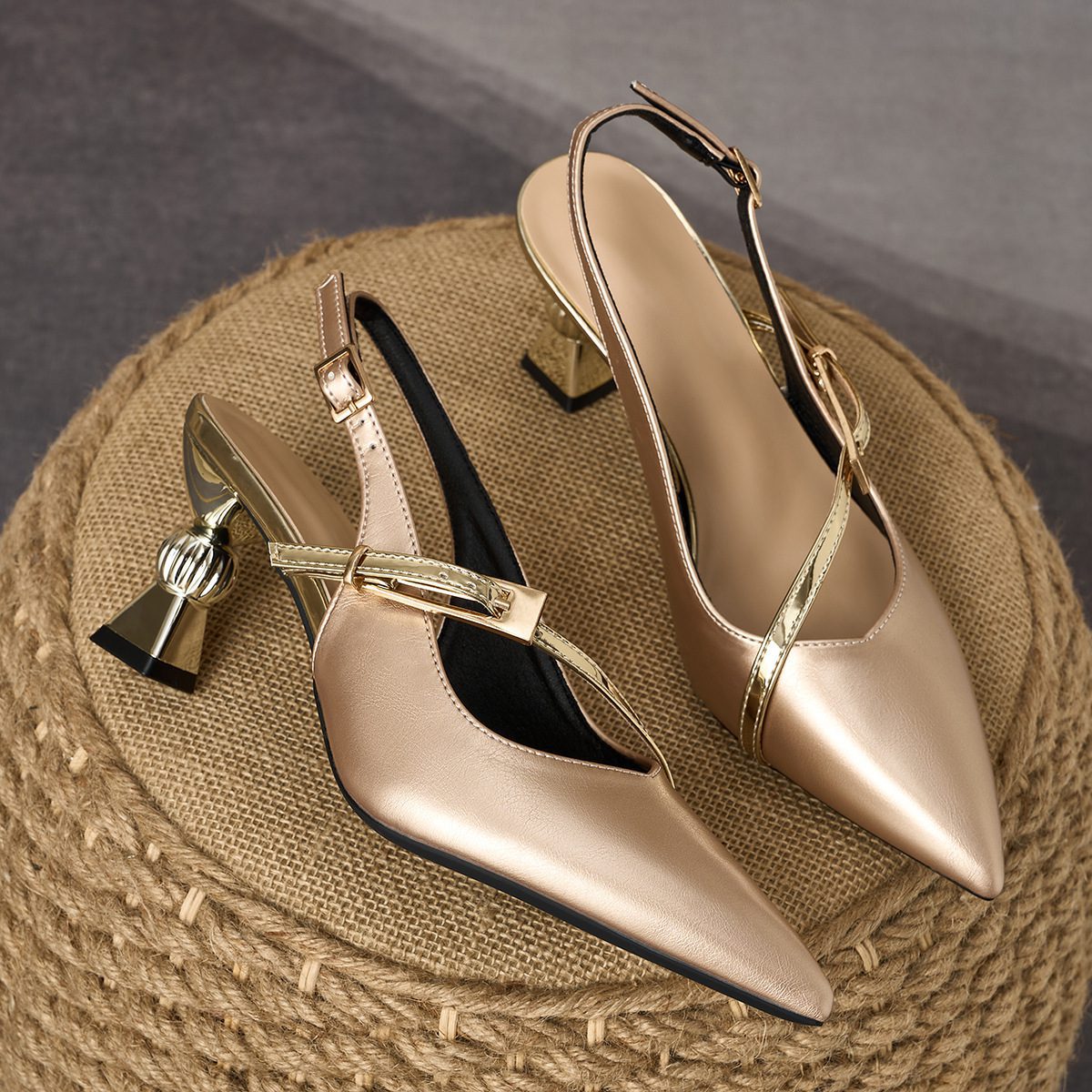 主图-1 Exclusive for cross-border foreign trade: French-style pointed-toe high-heeled sandals - Image 1