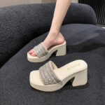 summer new small size thick-heeled square-toed rhinestone sandals - Image 3