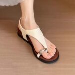 Metal buckle toe sandals