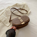Korean style fashion shoulder messenger bag - Image 4