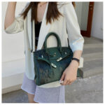 European and American retro snakeskin pattern Kelly bag - Image 3