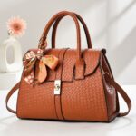 Fashionable and Versatile Tote Bags Hand-Held Crossbody Bags - Image 6