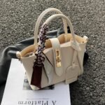 This Year's Trendy Bags for Women New Stylish Versatile Handbag
