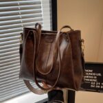 Retro Commuting Tote Bag Large Capacity Women's New Versatile Bag