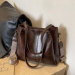 Retro Commuting Tote Bag Large Capacity Women's New Versatile Bag - Image 2